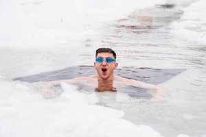 Šortus visą žiemą mūvintis A. Dzeranovas: tai tik vienas iš grūdinimosi elementų, galinčių padėti sulaukti 120 metų