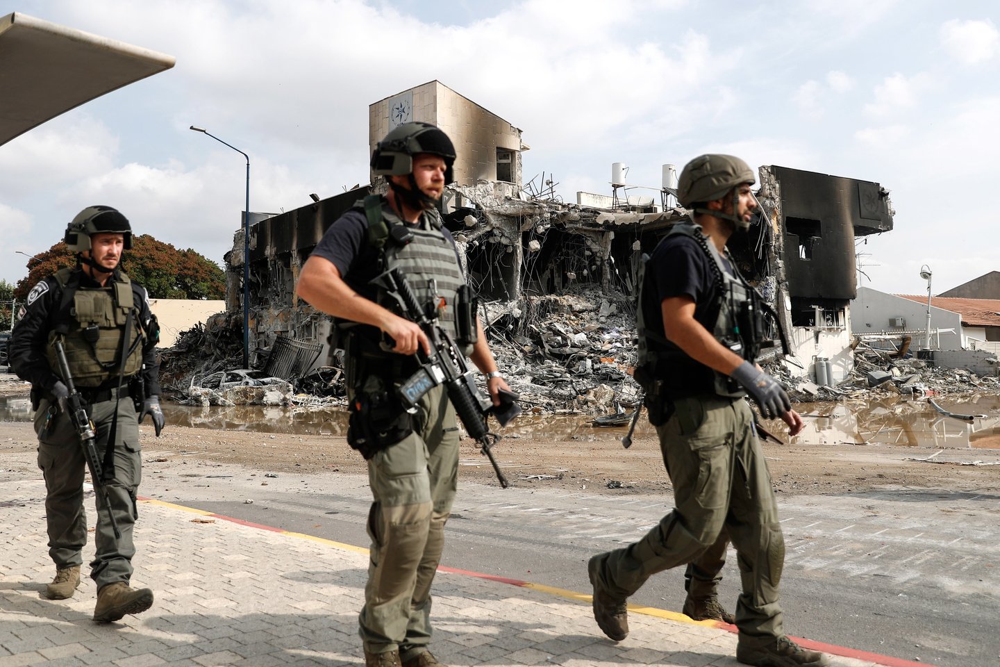 Netoli Gazos sienos esančiame Sderoto mieste Izraelis per atsakomąją ataką sunaikino policijos nuovadą, kurią naudojo<br>EPA-ELTA nuotr.