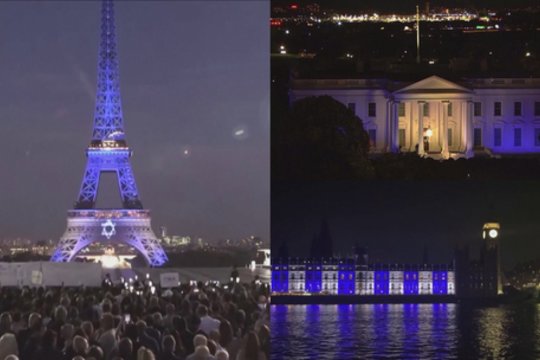 Pasaulis solidarizuojasi su Izraeliu: miestuose pastatai nušvito balta ir mėlyna spalvomis