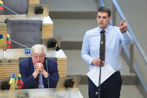Opozicija pasmerkė R. Žemaitaičio žodžius ir jungiasi prie valdančiųjų dėl apkaltos