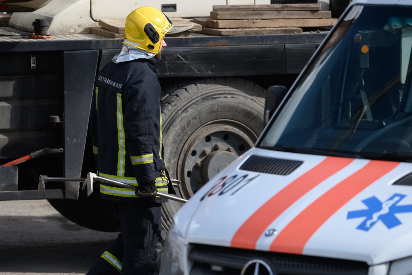 Raseinių rajone užsiliepsnojus vilkikui prireikė medikų ir ugnaigesių pagalbos.