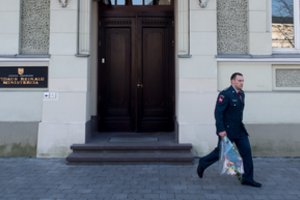 VRM pristatė Vidaus tarnybos statuto pakeitimus: sieks nuosekliai kelti atlyginimus, pritraukti daugiau pareigūnų