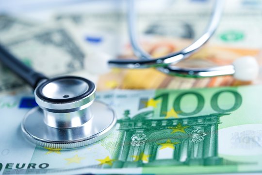 Prabilo vokelius ligoninės direktorei nešę panevėžiečiai: dievagojasi, kad pinigai – iš dėkingumo 