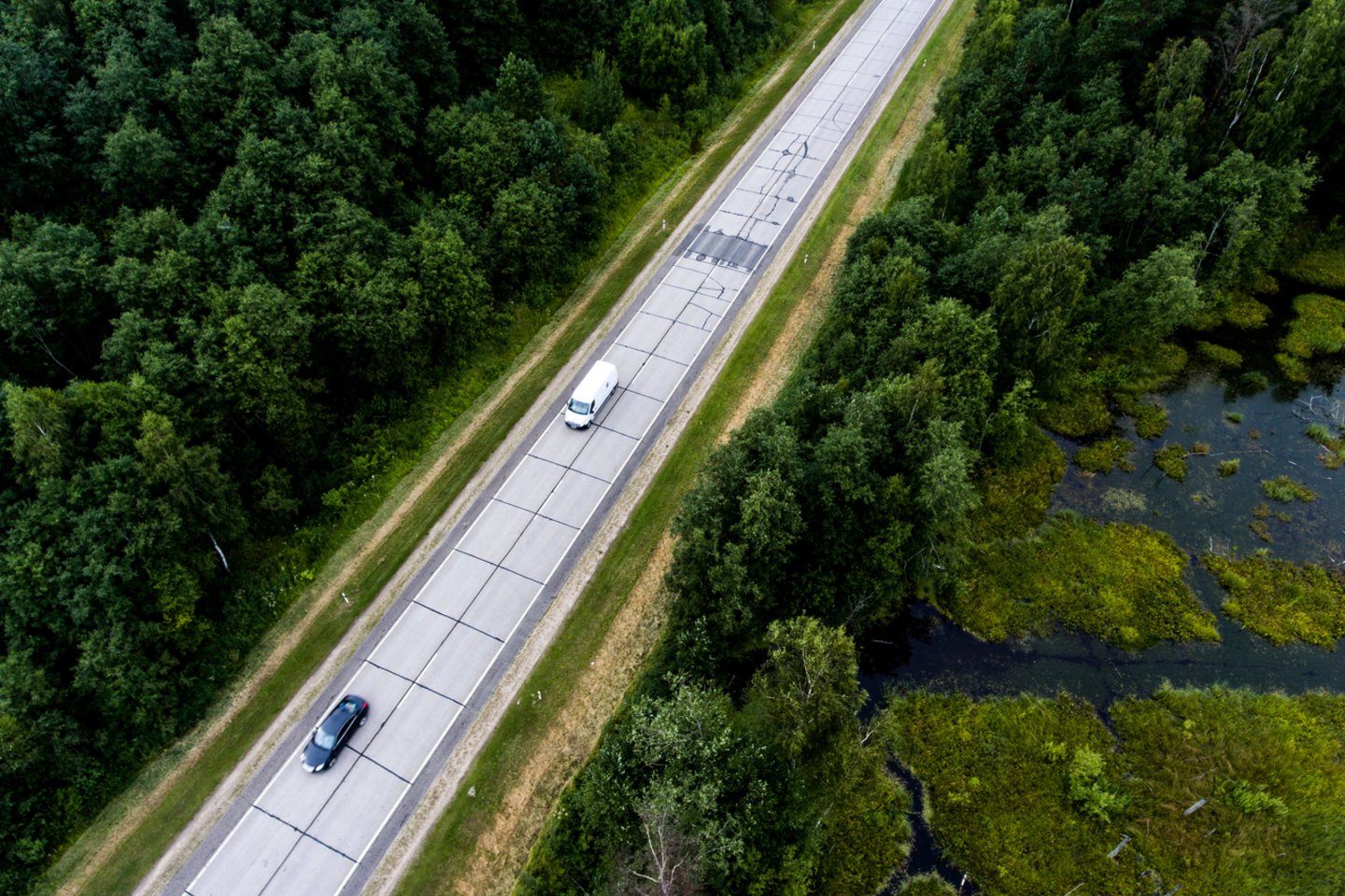 LAKD pasirengusi paskelbti viešuosius pirkimus ruožų nuo Molėtų iki Utenos kapitalinio remonto darbams atlikti.<br>V.Ščiavinsko nuotr.