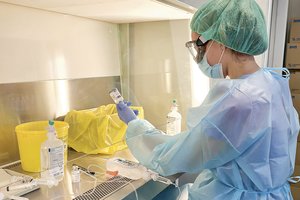 Gydydami vėžiu sergančius žmones medikai pagalbos ieško pro rakto skylutę