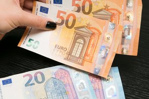 Kitąmet tai pajustų tūkstančiai darbuotojų: keistųsi atlyginimai, pensijos