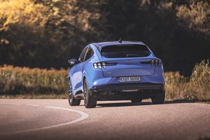 Elektromobilių gamintojų žingsnis pirmyn – naujos sudėties baterijos