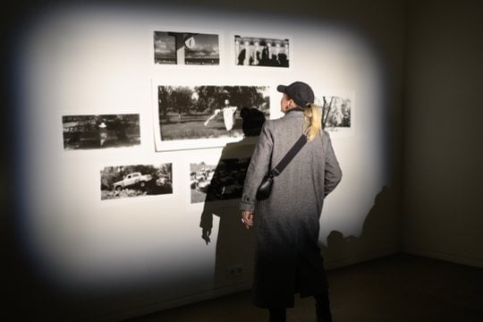 Prospekto galerijoje Vilniuje atidaryta Virgilijaus Usinavičiaus-Augulio fotografijų paroda „Sapnai“.<br>V.Skaraičio nuotr.