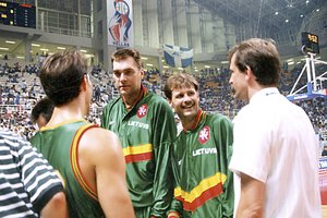 Istorija, kaip A. Sabonis, R. Kurtinaitis, G. Krapikas ir kiti žalgiriečiai pirmą kartą išvydo trispalvę