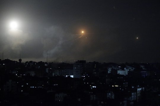  Izraelio ataka Gazoje.<br> EPA-ELTA nuotr.