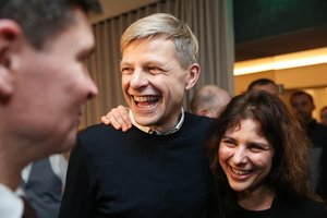 Dėl meilės antrajai pusei nagus nusvilo jau ne vienas politikas: dėmės nelimpa tik prie vienos poros