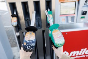Žinia vairuotojams: degalų kainos sumažėjo pirmą kartą per tris mėnesius