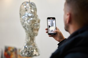 Prasideda tarptautinė meno mugė „ArtVilnius’23“ – laukia spalvingas savaitgalis