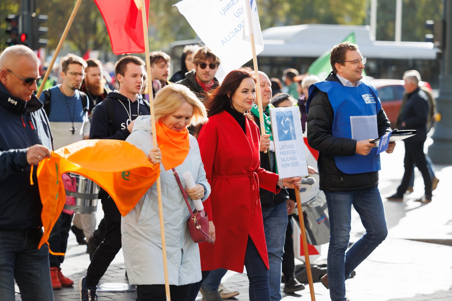 Penktadienį, išreiškiant solidarumą su protestuojančiomis Europos profsąjungomis ir prieštaraujant griežto taupymo politikai, vyksta trijų profsąjungų organizuojama eisena nuo Katedros aikštės iki Seimo, kur planuojamas mitingas.<br>T.Bauro nuotr.