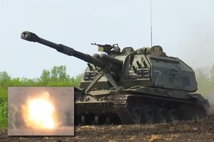 Įspūdingi kadrai: mažytis dronas į gabalus ištaškė rusų sunkiosios artilerijos sistemą