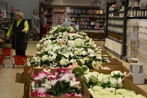 Vėlinėms skirtas prekes paženklino nuolaidos