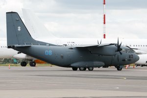 Tęsiama Lietuvos piliečių evakuacija iš Izraelio: trečią kartą Tel Avivo oro uosto pakilo orlaivis „Spartan“ su 24 keleiviais