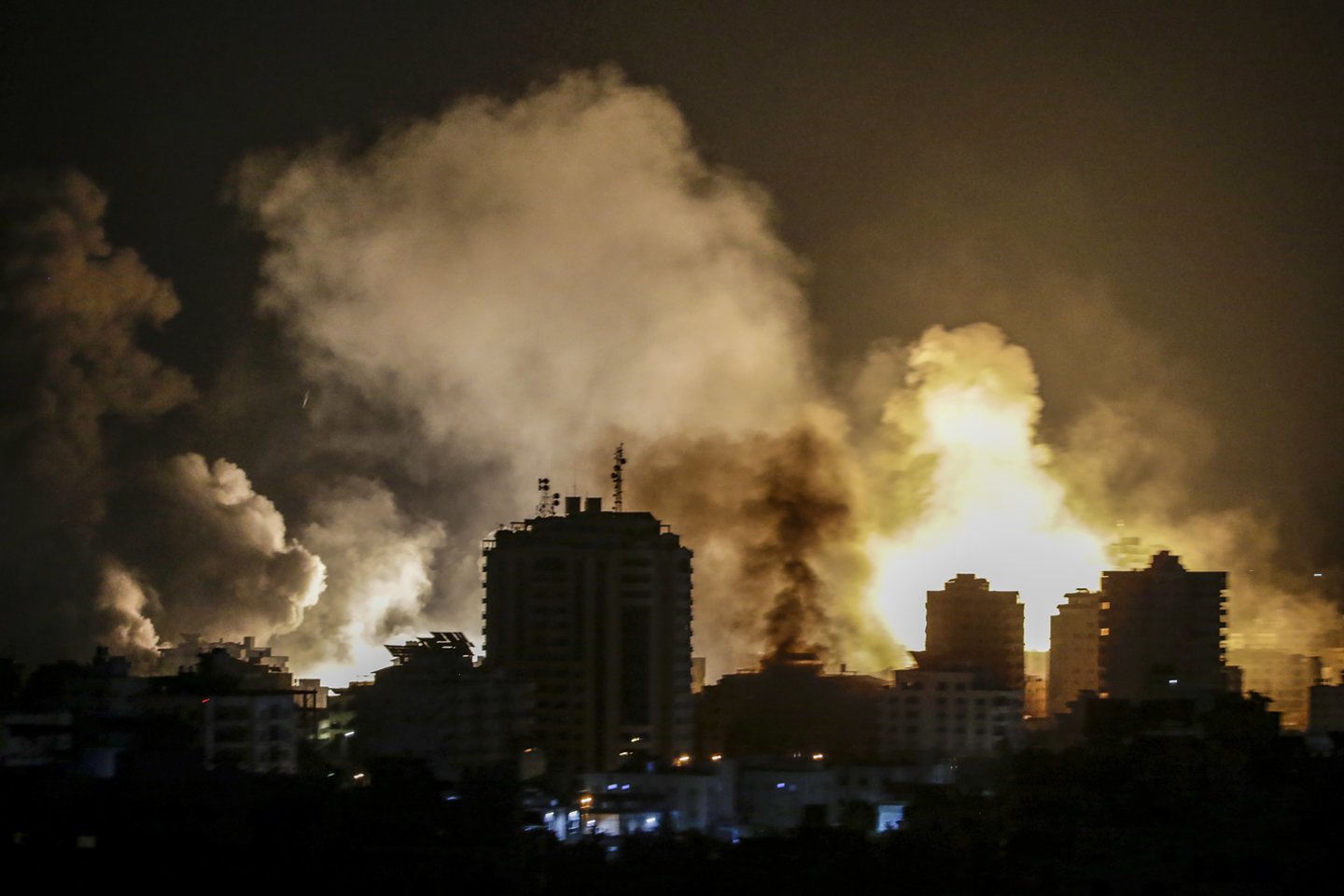 „Hamas“ grupuotės, valdančios vadinamąjį Gazos Ruožą, teroristai staiga užpylė Izraelio teritoriją tūkstančiais raketų ir dronų.<br>EPA-ELTA nuotr.