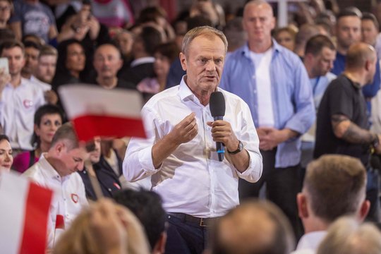 Lenkijos populistai nukreipė neapykantą į D. Tuską, bet jis tikisi sugrįžti į valdžią