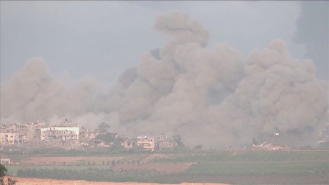 Savaitė po prasidėjusių išpuolių: užfiksavo, kaip didelis dūmų debesis užtemdo Gazos ruožą