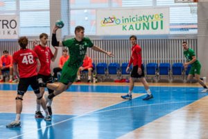 Lietuvos rankinio lygoje pergales iškovojo lyderius besivejančios komandos