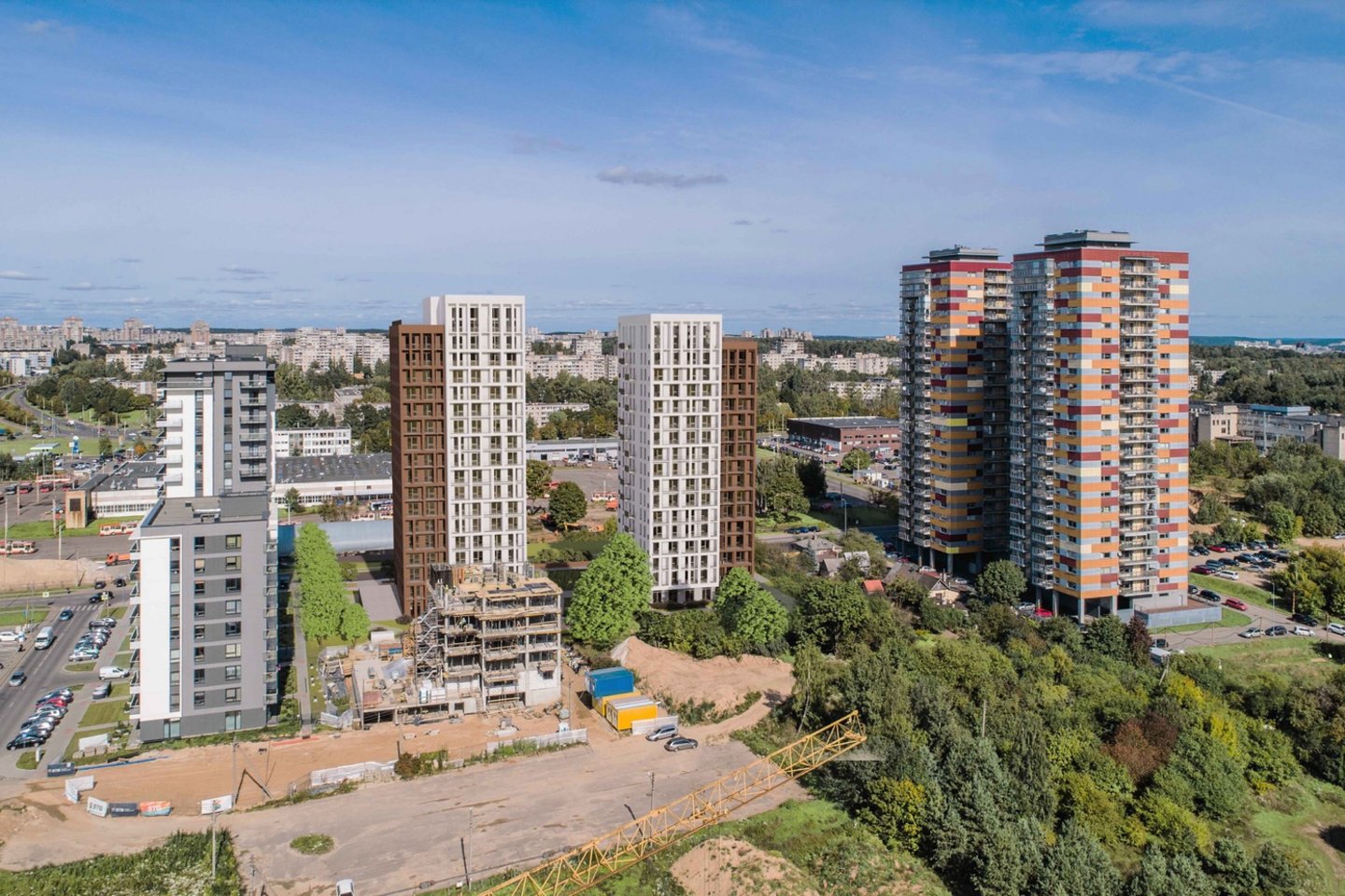 Šį mėnesį Vilniaus miesto savivaldybės administravimas išdavė dviejų aukštybinių daugiabučių namų kvartalui Viršuliškėse statybos leidimą.<br>UAB „Archipoint“ vizual.