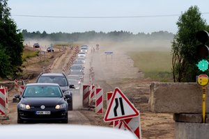 Prezidentūra: „ne visi akmenukai pajudinti“, kad keliams būtų skirta daugiau pinigų