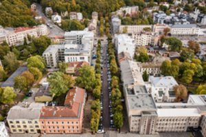 Dėl pradėtų rekonstrukcijos darbų numatyti eismo ribojimai Kauno Laisvės alėjos pradžioje