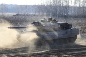 Lietuvos kariuomenė vykdys Ukrainos tankų „Leopard“ remontą