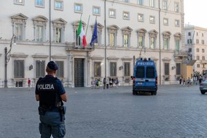 Italijos policija Milane sulaikė du terorizmu kaltinimus asmenis