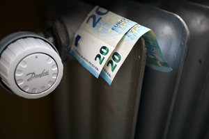 Pensininkė šildymo kompensacijos neteko dėl vos 75 eurų: grąžinus seną tvarką nuoskaudų gali būti ir daugiau