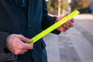 Kelių direkcija pradeda iniciatyvą „Kaip gerai, kad mane matai“: Vilniaus miesto ir rajono senjorams dalins atšvaitus