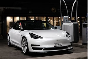 Vienas „Tesla“ modelis tapo dar labiau prieinamas, kitas – populiariausias pasaulyje