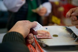 Šios aplinkybės – ypač palankios gyventojams: patarė, kaip dabar elgtis su pinigais