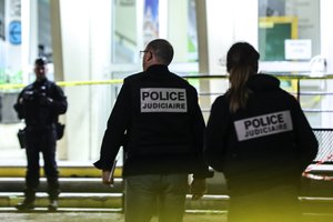 Prancūzija pažadėjo surasti ir nubausti „pokštininkus“, siuntinėjančius netikrus įspėjimus apie bombas