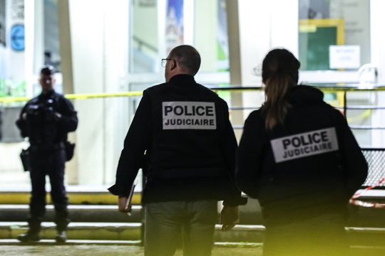 Prancūzija pažadėjo surasti ir nubausti „pokštininkus“, siuntinėjančius netikrus įspėjimus apie bombas