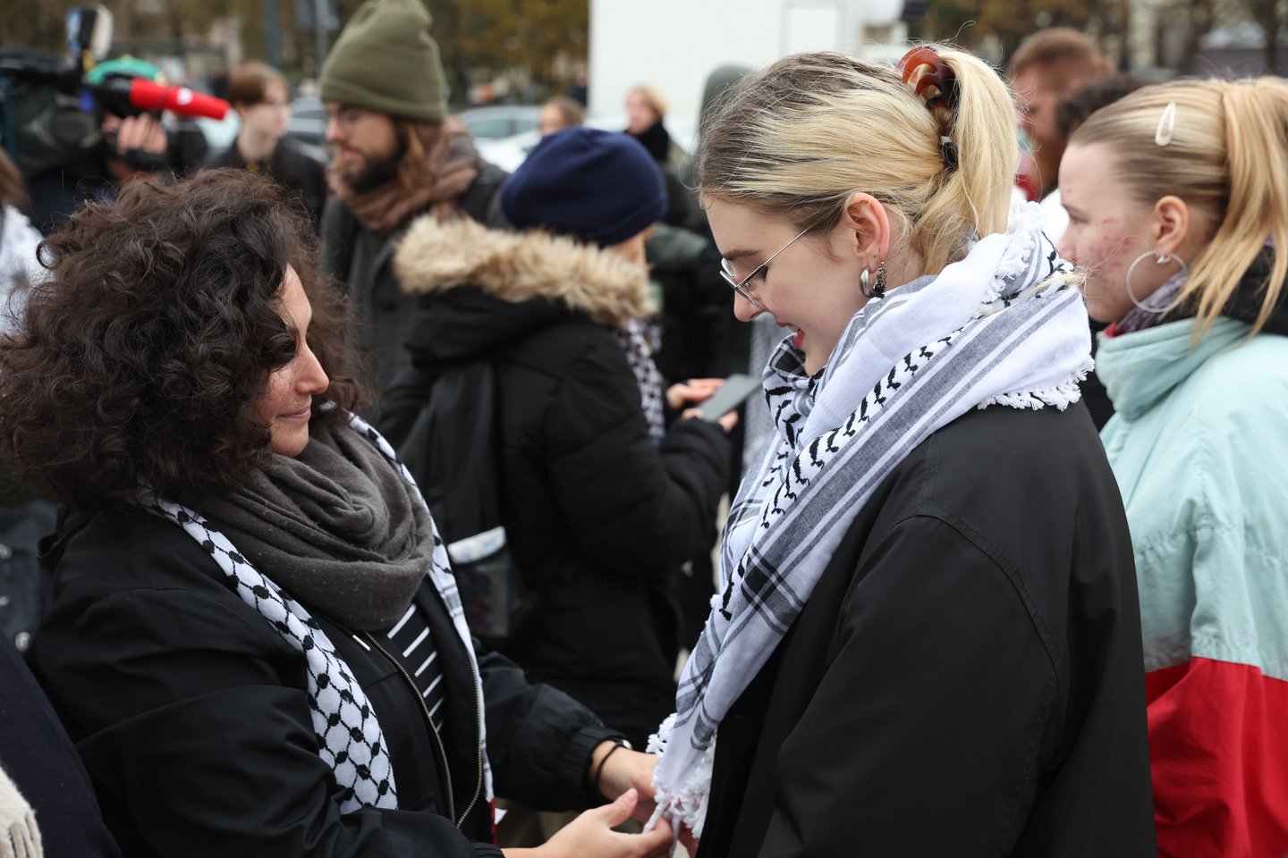 Vilniuje ketvirtadienį kelios dešimtys žmonių susirinko į eiseną, skirtą išreikšti solidarumą su Palestinos žmonėmis.<br> R.Danisevičiaus nuotr.