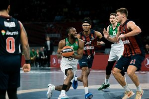 Įspūdingai tritaškius svaidęs „Žalgiris“ Vitorijoje iškovojo dar vieną pergalę Eurolygoje