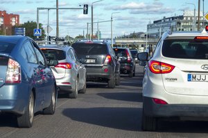 Daugelis to apie hibridinius automobilius nežino: štai ką reiškia tam tikri kodai