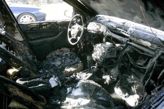 Girtas vyras Klaipėdoje sudegino 35 tūkst. eurų kainuojantį „Lexus“