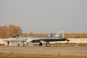 Pastebėtas naujasis modernus rusiškas naikintuvas. Kas apie jį žinoma?