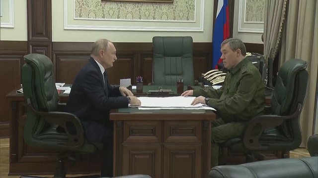 „Įtempta“ V. Putino dienotvarkė – apsilankė karinėje vadavietėje ir nepraleido progos pagrasinti