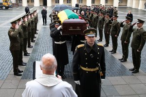 Šv. Jonų bažnyčioje pašarvoti partizanų vado J. Vitkaus-Kazimieraičio palaikai