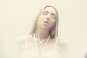 Paulina Paukštaitytė pristato debiutinį albumą „11 raidžių“: kviečia iššifruoti pavadinimą