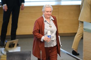 V. Targamadzė siūlo kelti mokytojų atlyginimus, skiriant 300 mln. eurų iš biudžete numatomo lėšų likučio