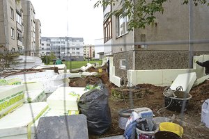 Jonaviečiai piktinasi prasidėjusia renovacija: „Matyt, vasarą gavę avansą darbininkai turėjo smagesnės veiklos“