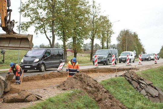 Kauną su rajonu jungiantis plentas įkyrėjo – 110 m atkarpos darbų pabaigos nė nematyti