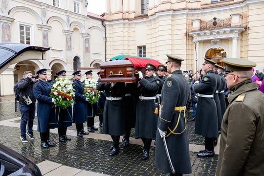Pietų Lietuvos partizanų vado pulkininko Juozo Vitkaus-Kazimieraičio valstybinės laidotuvės.<br> Andriaus Ufarto (ELTA) nuotr.