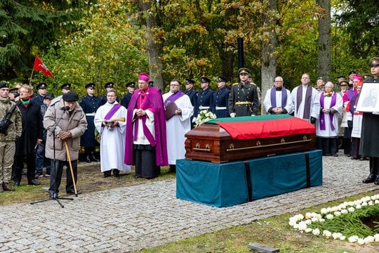 Pietų Lietuvos partizanų vado pulkininko Juozo Vitkaus-Kazimieraičio valstybinės laidotuvės.<br> Andriaus Ufarto (ELTA) nuotr.