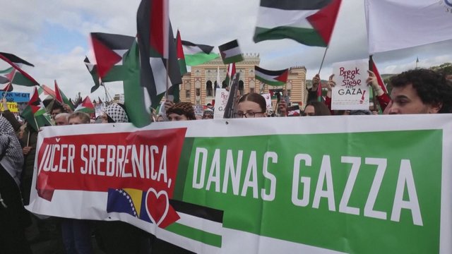 Bosnijos sostinėje tūkstančiai žmonių dalyvavo protesto akcijoje palestiniečiams remti